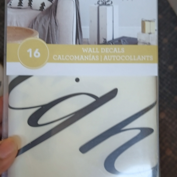 Wall - Picture 2 of 6